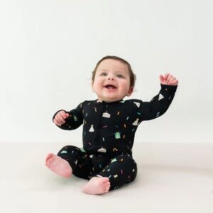 Kyte Baby Zippered Romper Midnight
Party Long Sleeve Bamboo 12-18 Months